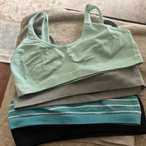 Girls medium training sports bras